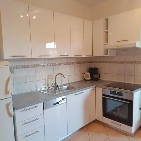 Oli Διαμέρισμα Bast